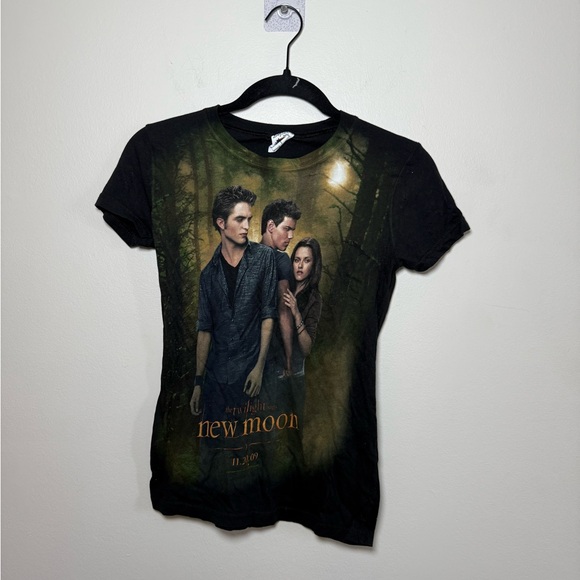 Twilight New Moon Shirt - Picture 1 of 5